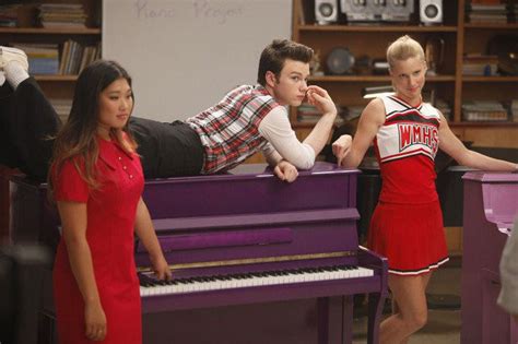 kurt on glee|glee kurt and rachel emma.